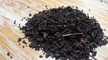 Load image into Gallery viewer, Madagascar Bourbon Vanilla Bean Assam Black Tea